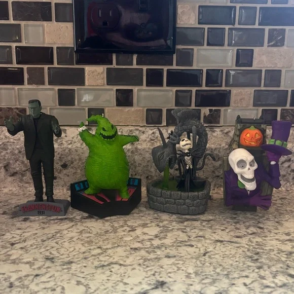 Lot of 30 Halloween ornaments. - Picture 12 of 16